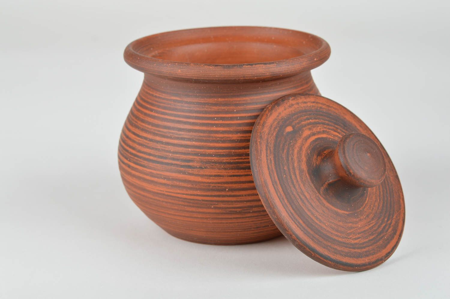 Small beautiful eco-friendly bowl made of clay with lid for baking 400 ml photo 2