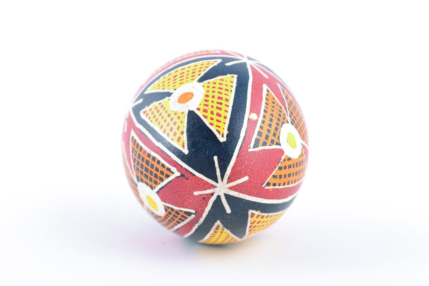 Handmade beautiful chicken egg painted with ornaments for Easter decoration  photo 5