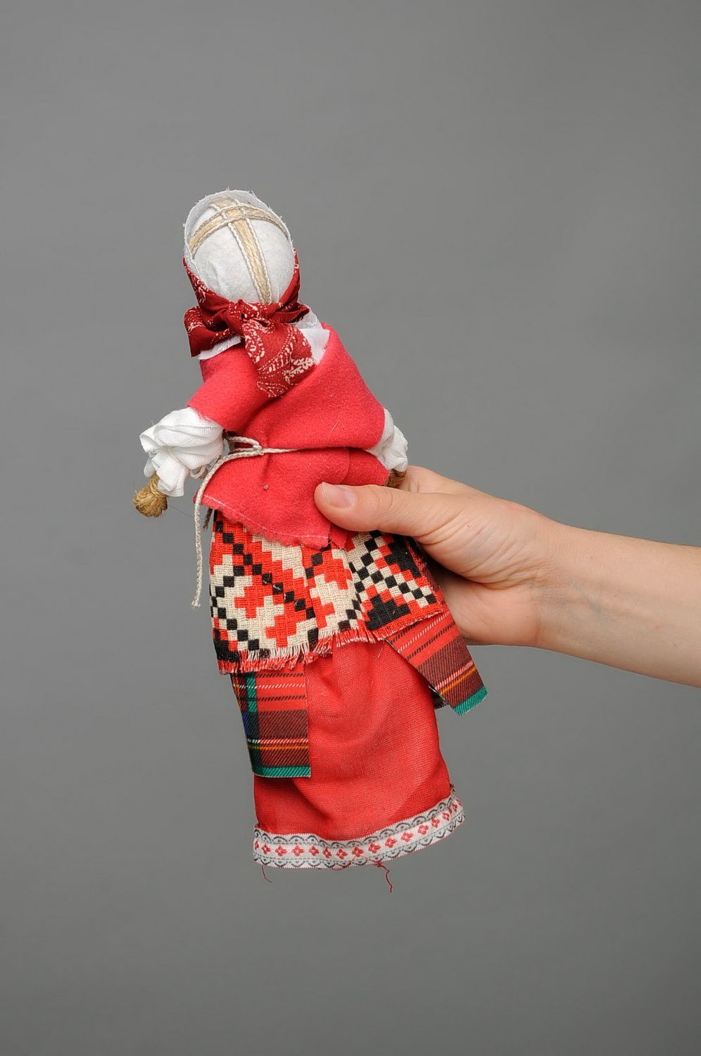 Bambola etnica di stoffa fatta a mano amuleto talismano giocattolo slavo bello foto 2