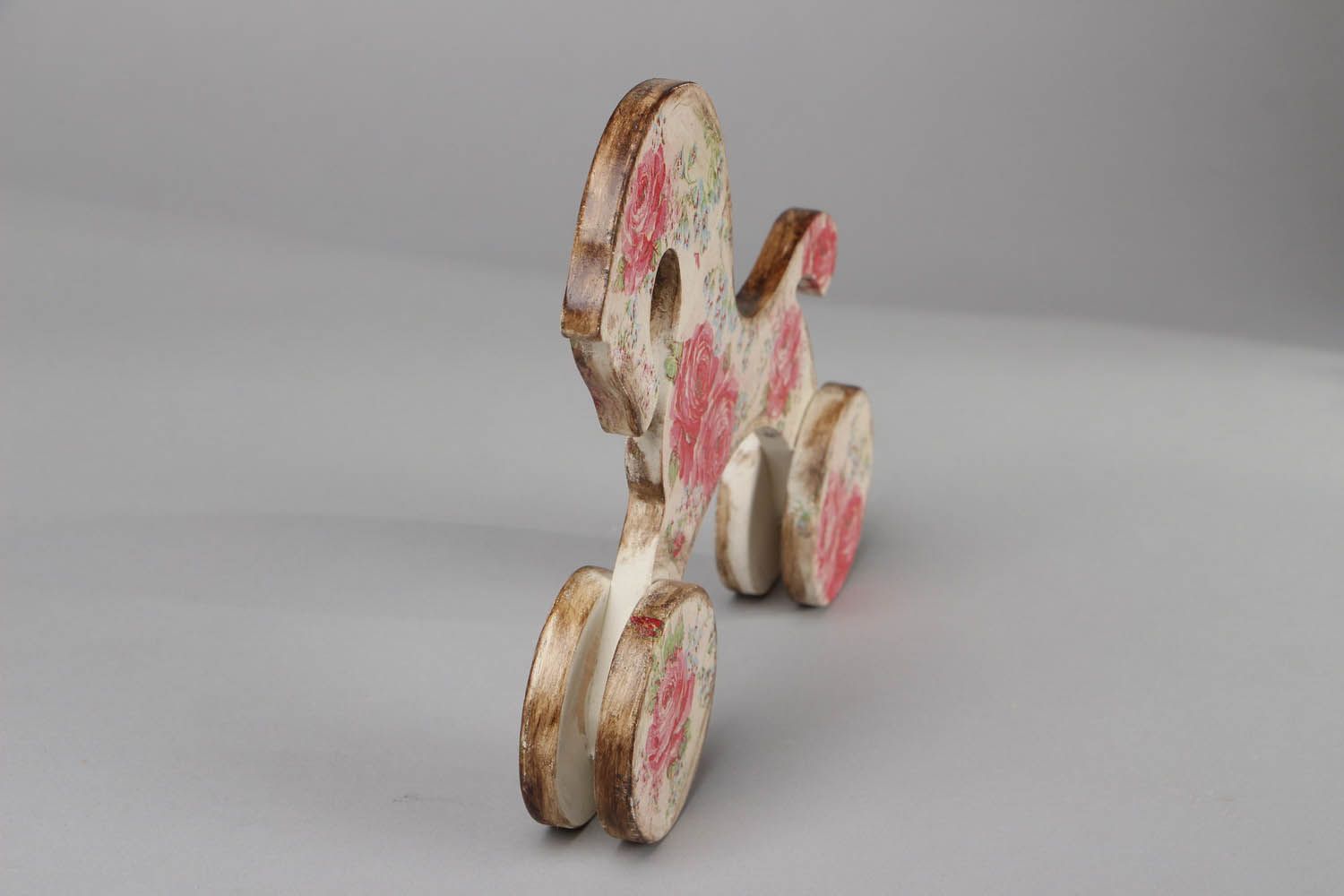 Figurine en bois en forme de cheval avec roues photo 4