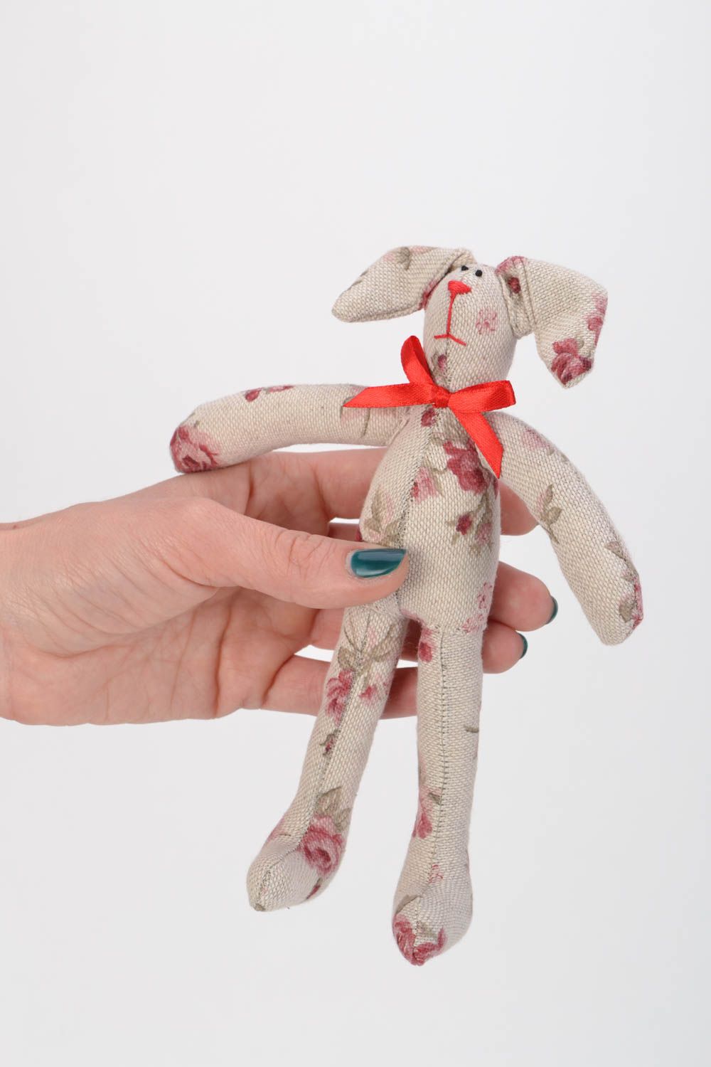 Мягкая игрушка зайка из ткани с бантиком ручной работы для интерьера и детей фото 2