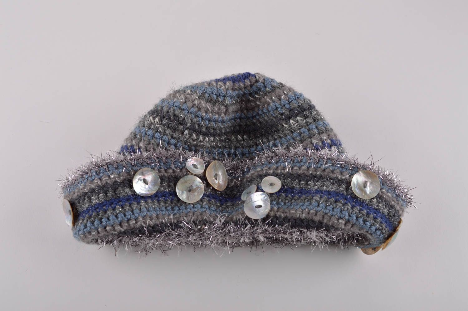 Handmade gehäkelter Hut Designer Accessoire modischer Hut aus Wolle grau   foto 5