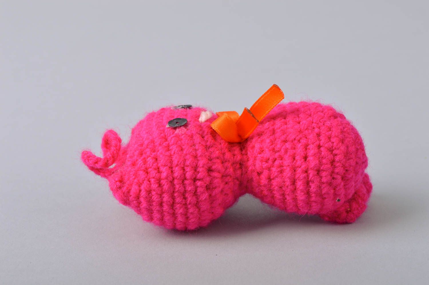 Peluche à suspendre chat tricotée au crochet rose faite main originale photo 4