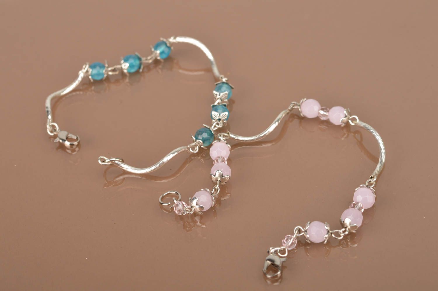 Bracelets originaux Bijoux faits main 2 pièces rose et bleu Cadeau pour femme photo 3