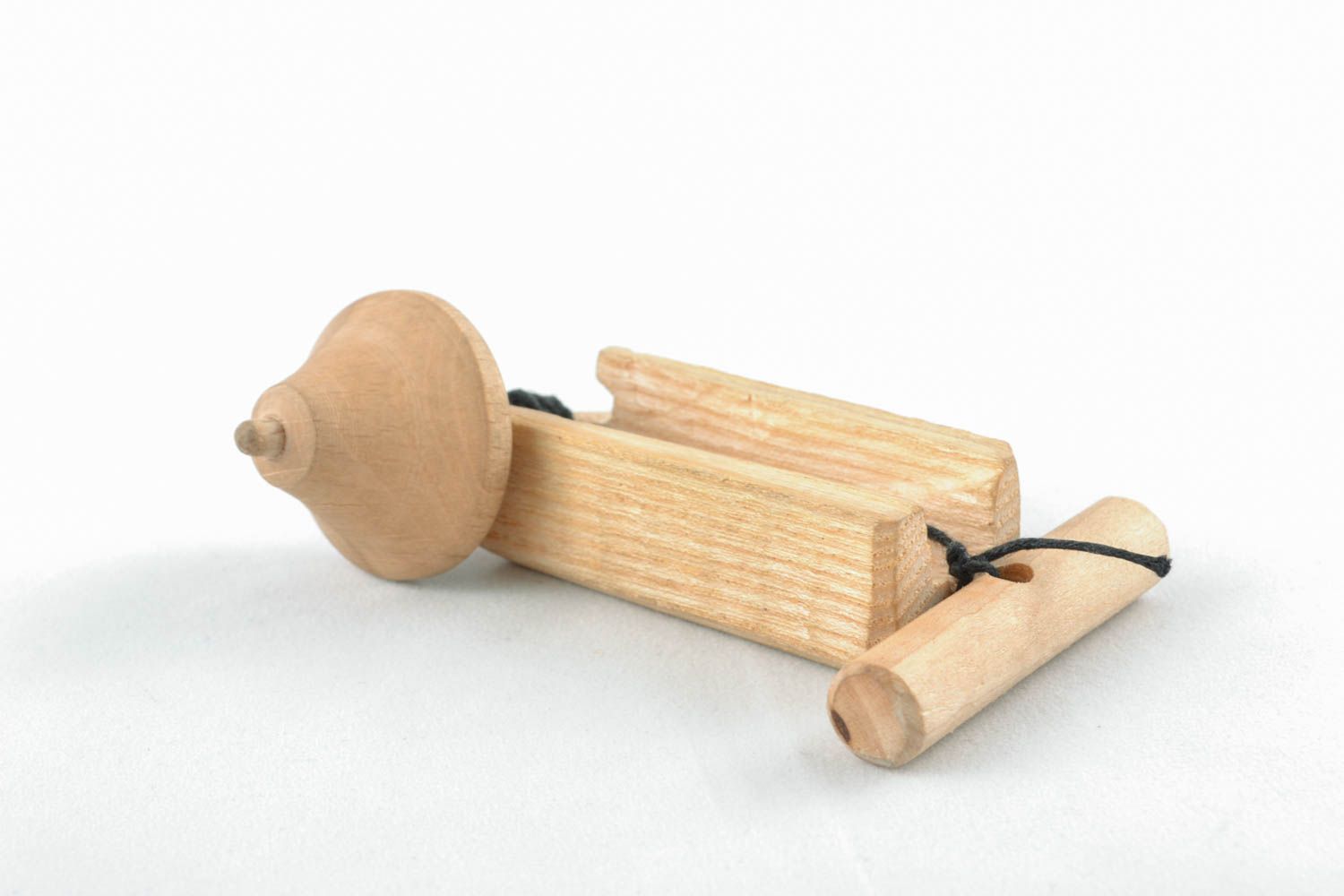 Toupie en bois avec ficelle jouet pour enfant photo 1