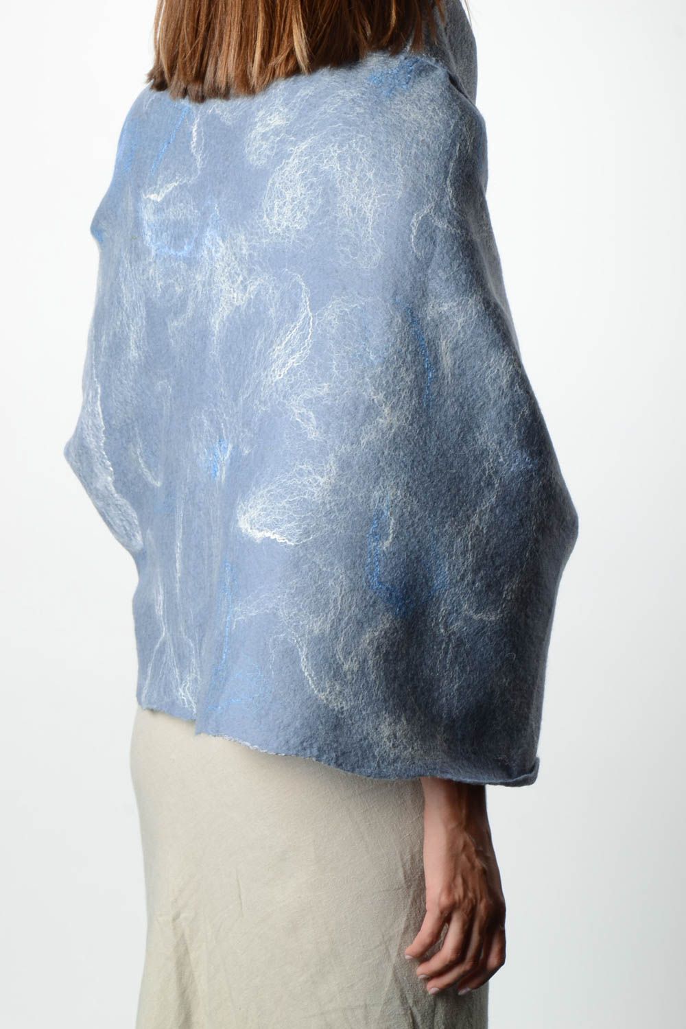 Женский шарф палантин ручной работы валяный палантин из шерсти голубой фото 2