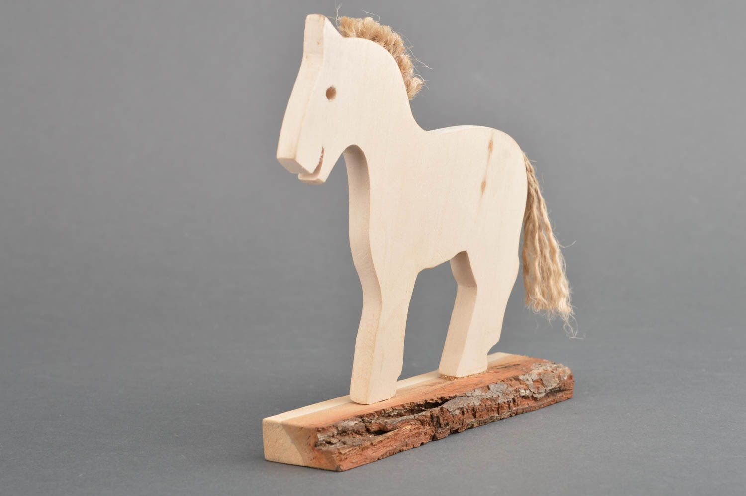 Jouet en bois naturel figurine de cheval faite main pour décor ou pour enfant photo 3