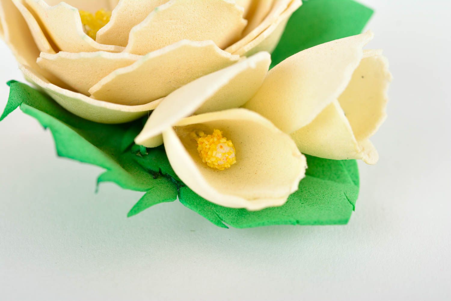 Необычная брошь ручной работы желтый цветок из фоамирана дизайнерское украшение фото 5