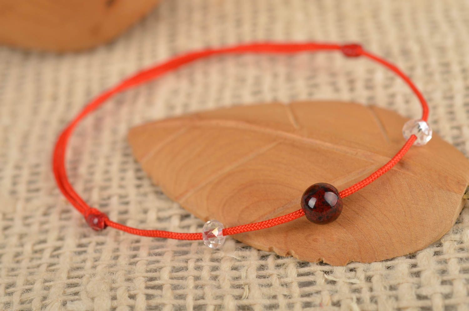 Pulsera de hilo rojo hecha a mano accesorio de moda bisutería de mujer foto 1