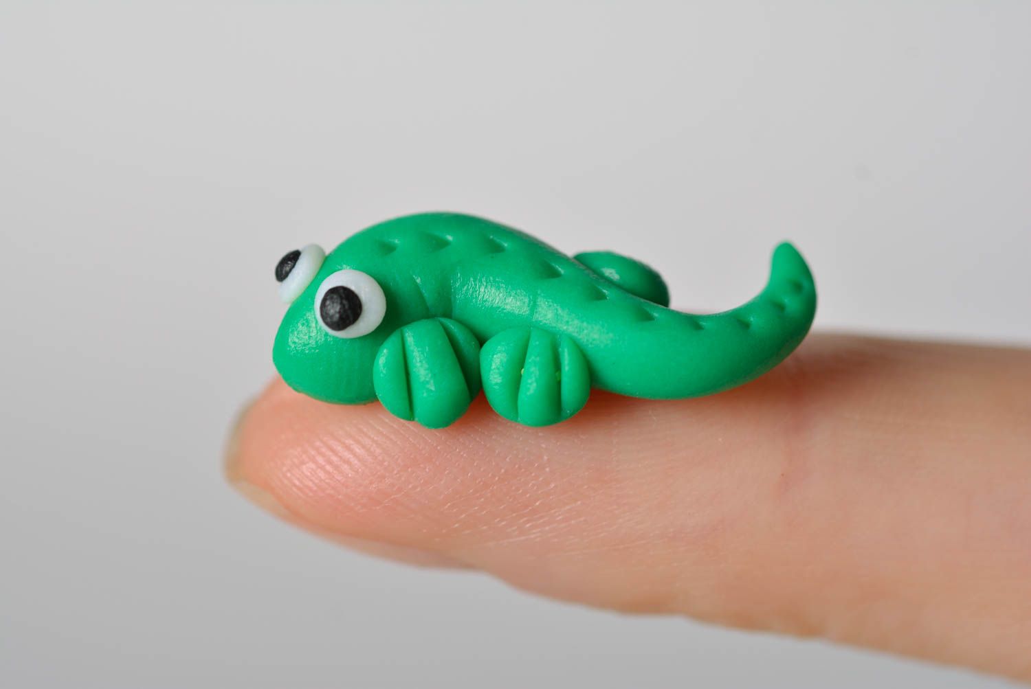Игрушка из полимерной глины фигурка ручной работы фигурка животного ящерица фото 4