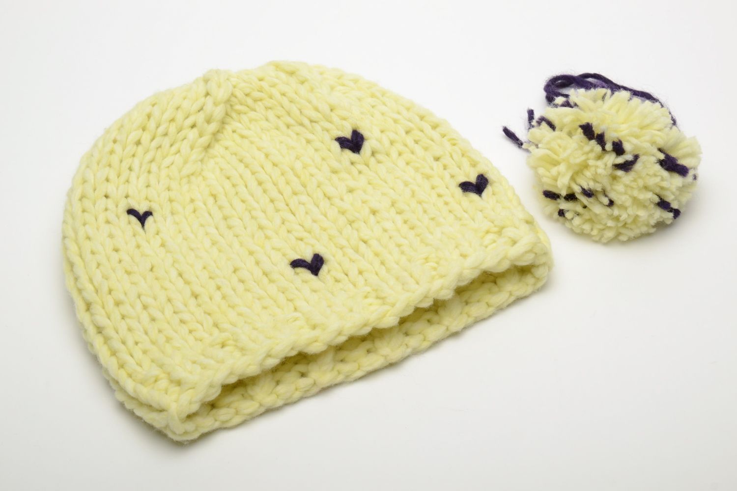 Bonnet tricoté pour femme fait main à pompon jaune photo 5