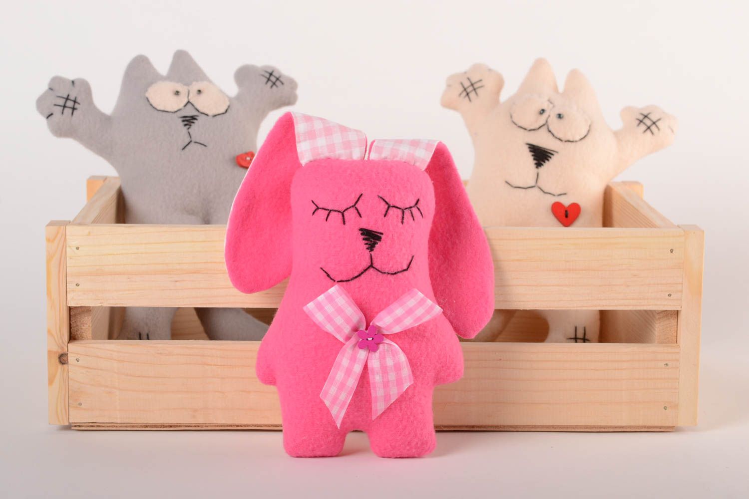 Plüschtier Hase handgeschaffen Textil Kuscheltier kuscheliges Spielzeug weich foto 1