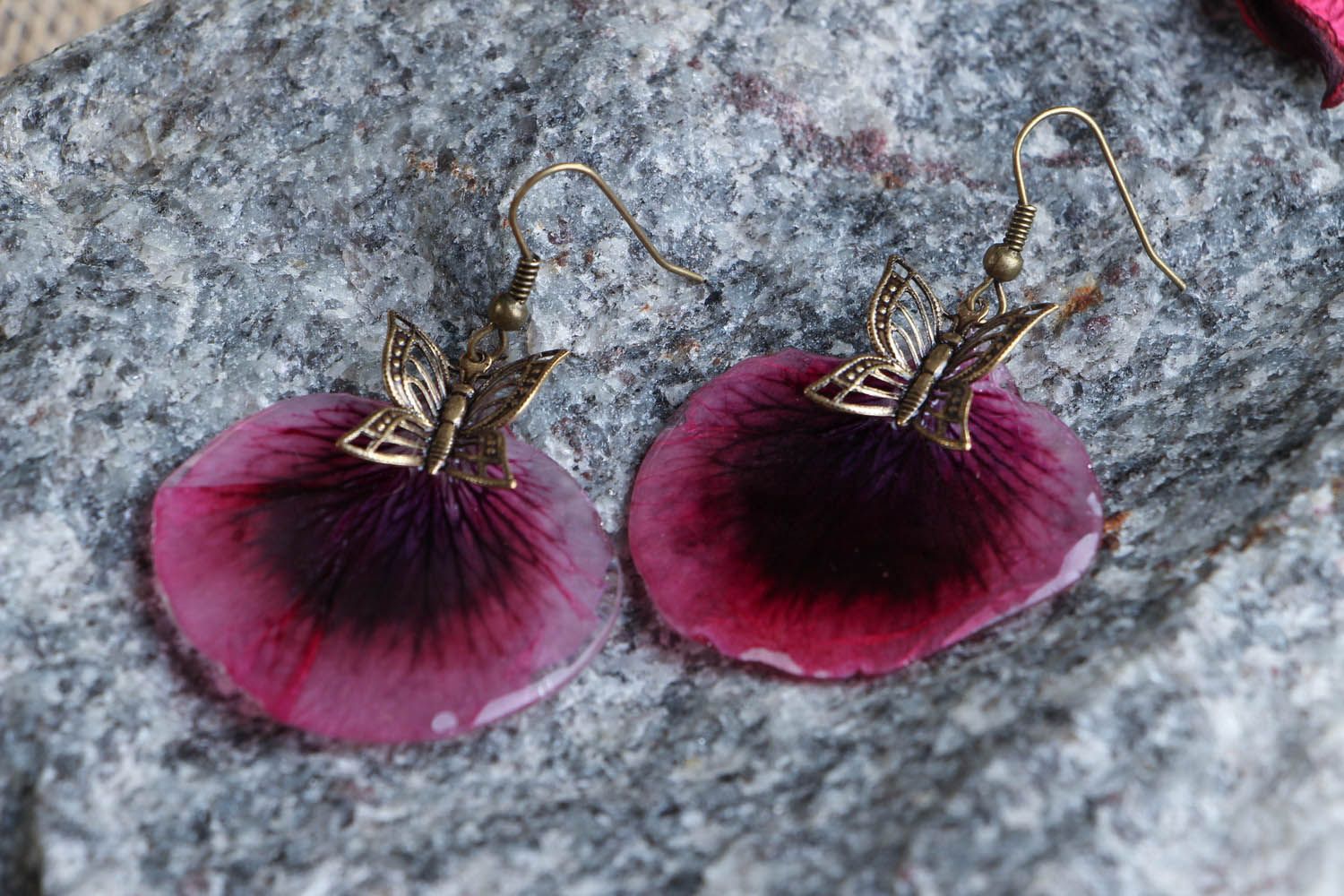 Earrings with Pelargonium petals in epoxy resin photo 3