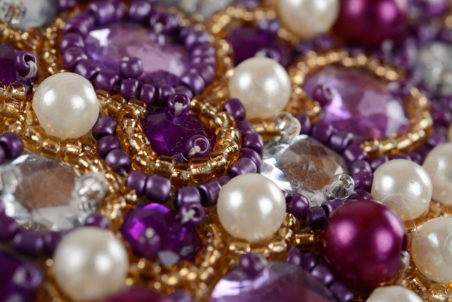Écusson en perles de verre et rocaille violet  photo 3