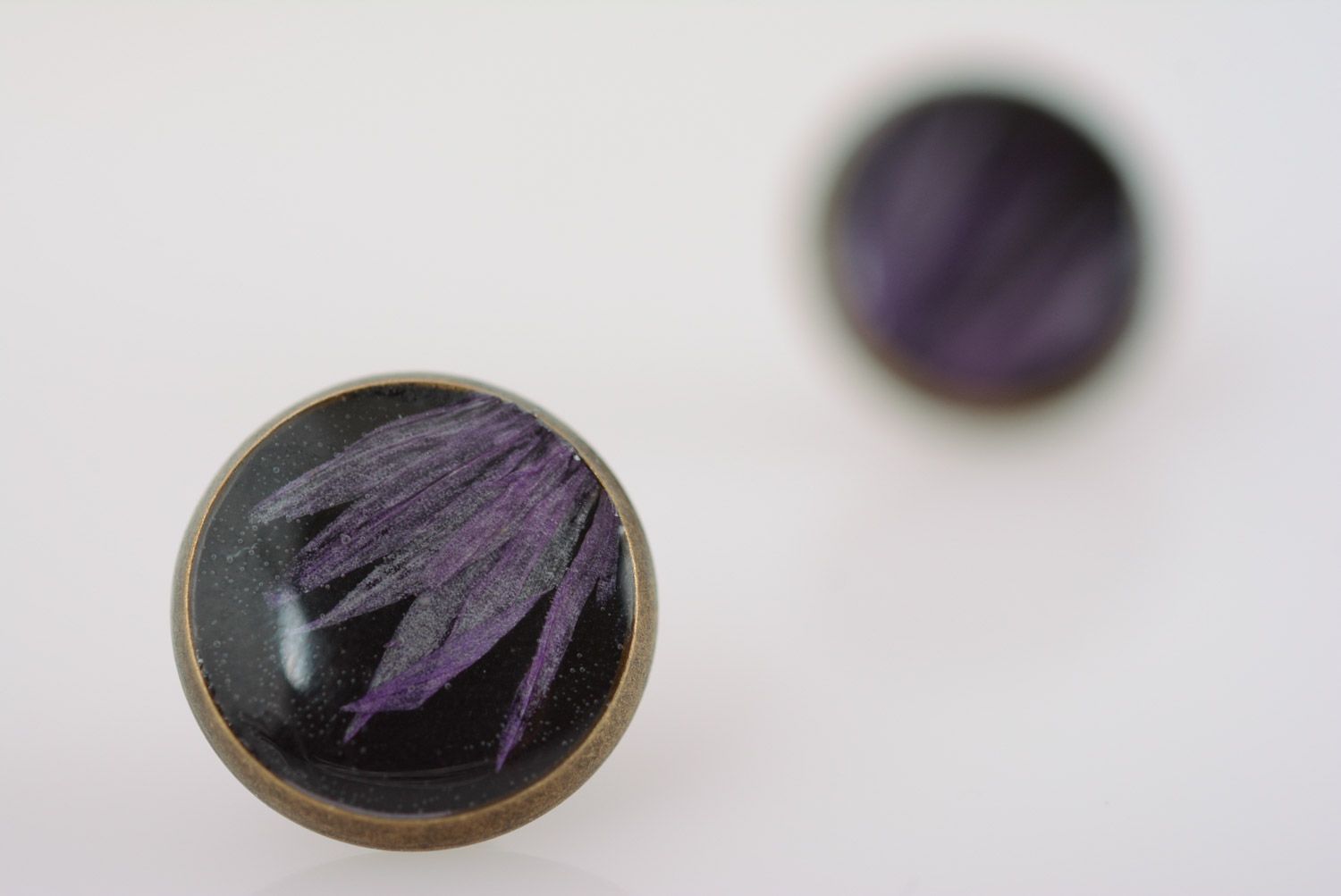 Handmade round black stud earrings with dried flower embedded in epoxy resin photo 5