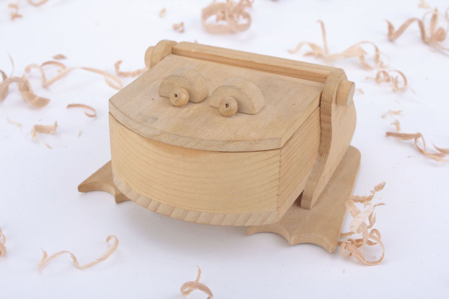 Brinquedo-caixinha de madeira feito à mão Sapo  foto 1