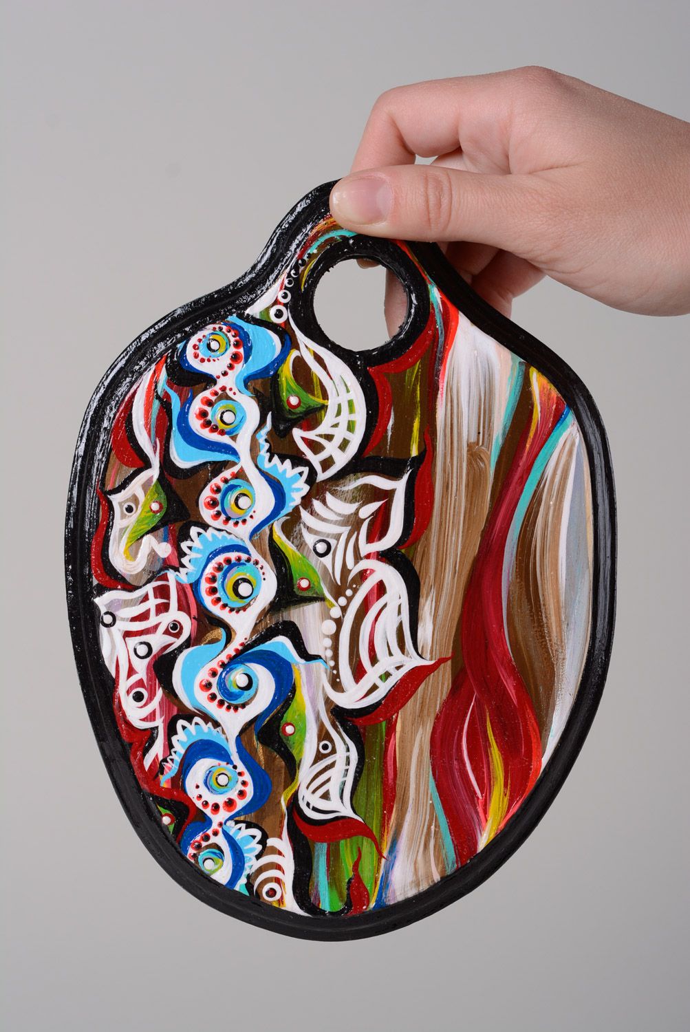 Декоративная разделочная доска из дерева с яркой росписью цветная ручной работы фото 3