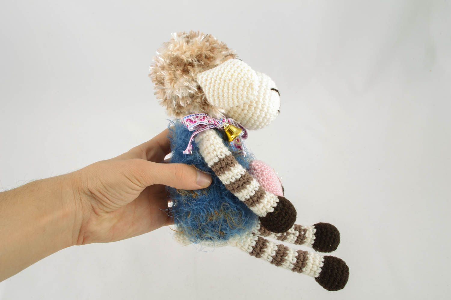 Peluche tricotée Mouton avec cœur faite main photo 4