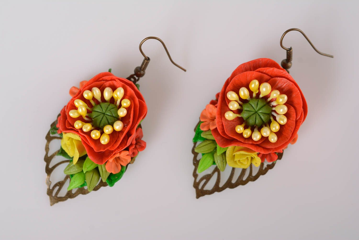 Handgemachte große Ohrringe grelles Accessoire für Frauen zarte Blumen Ohrringe foto 2