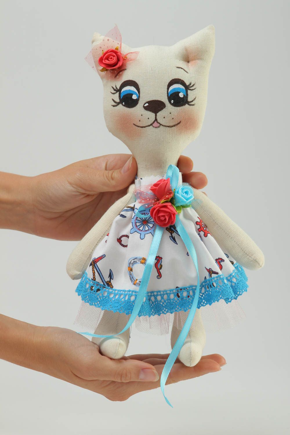 Игрушка ручной работы декор для дома интерьерная игрушка в виде кота белая фото 5