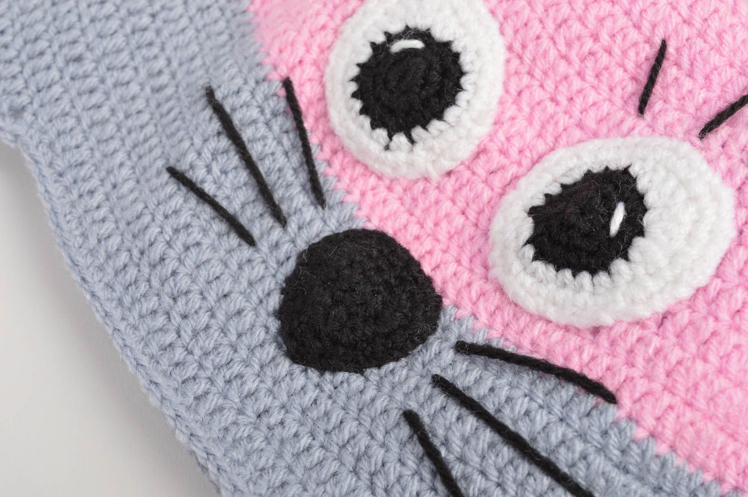 Handgefertigt gehäkelte Kindermütze modisches Accessoire Mütze Katze rosa grau foto 4