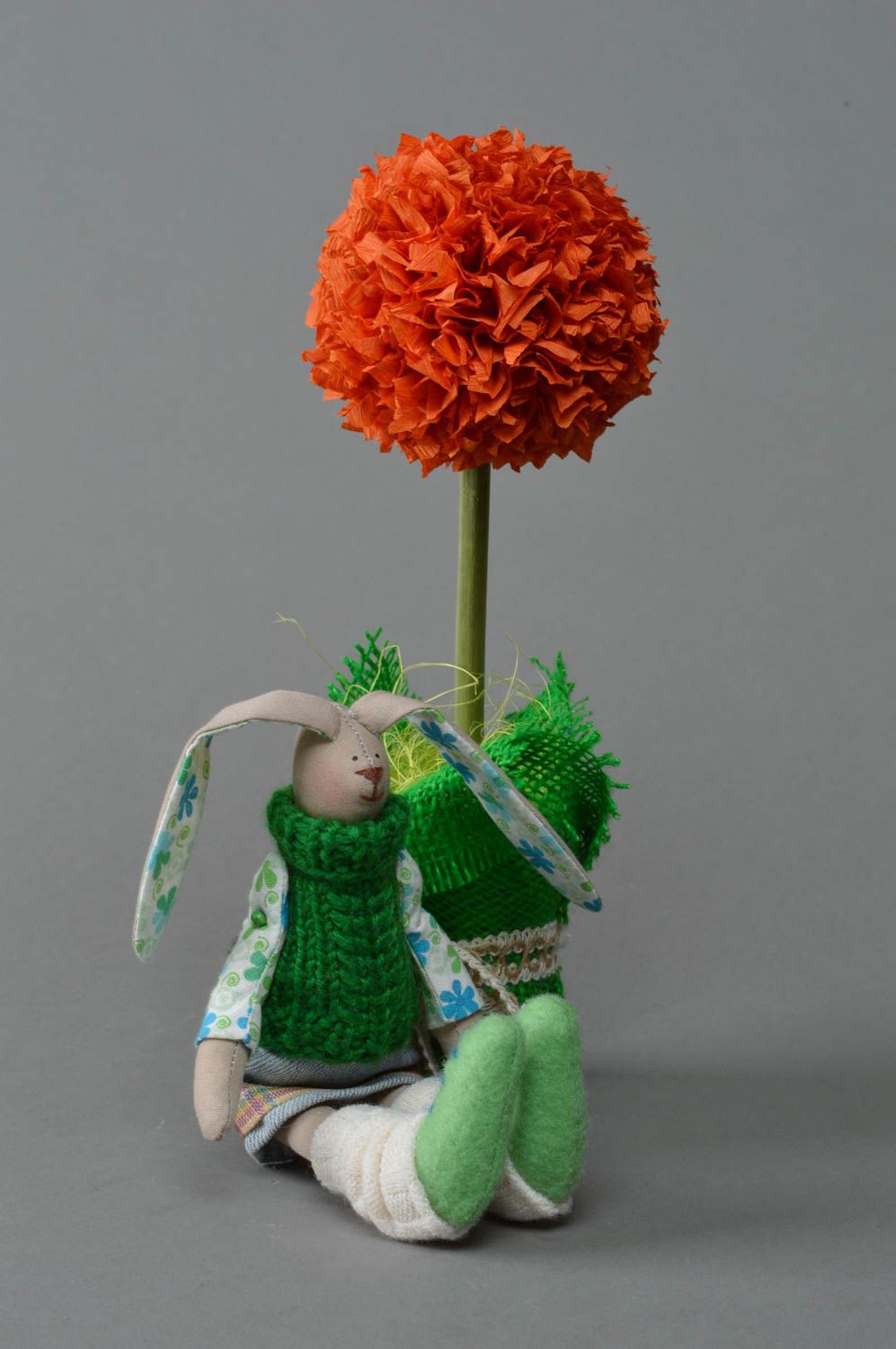 Авторская мягкая игрушка зайка с длинными ушами из хлопка в зеленом свитере хенд мейд фото 1