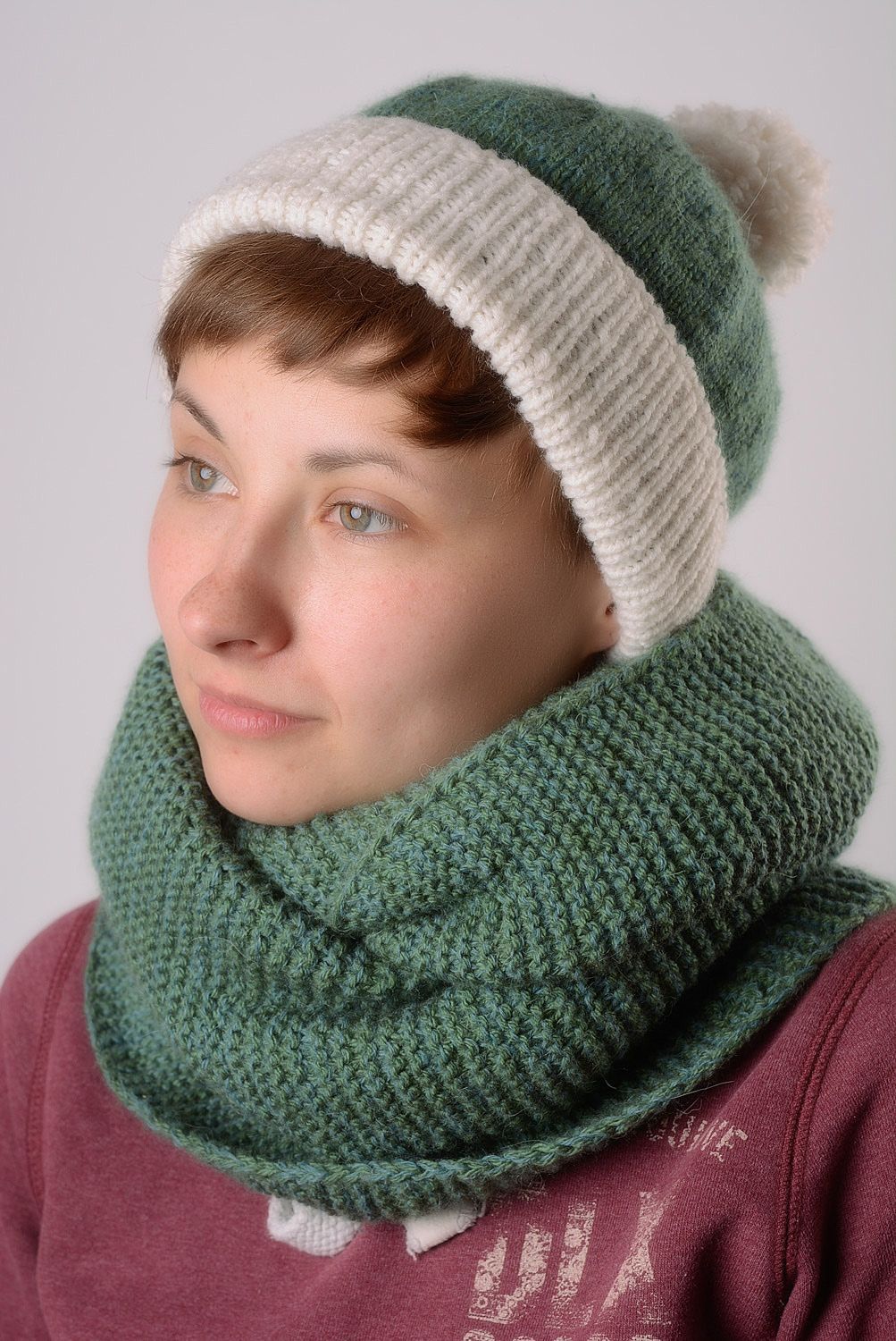 Ensemble tricot pour femme bonnet écharpe et moufles faits main verts originaux photo 4