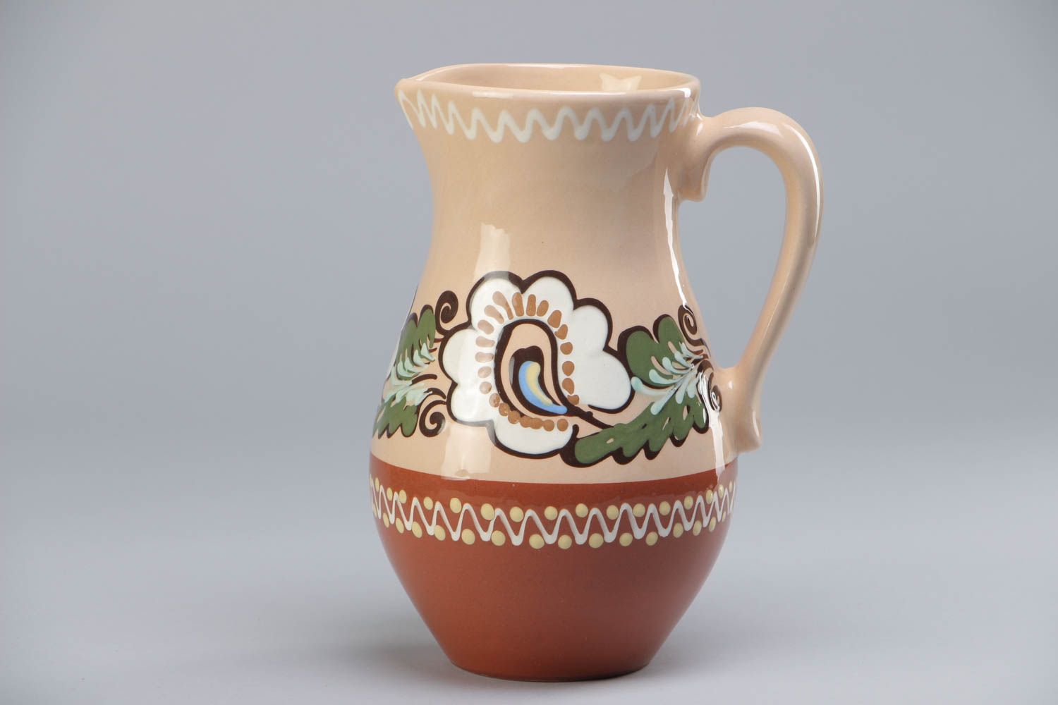 Originelle handgemachte keramische Kanne mit Henkel mit Bemalung im Ethno Stil  foto 2