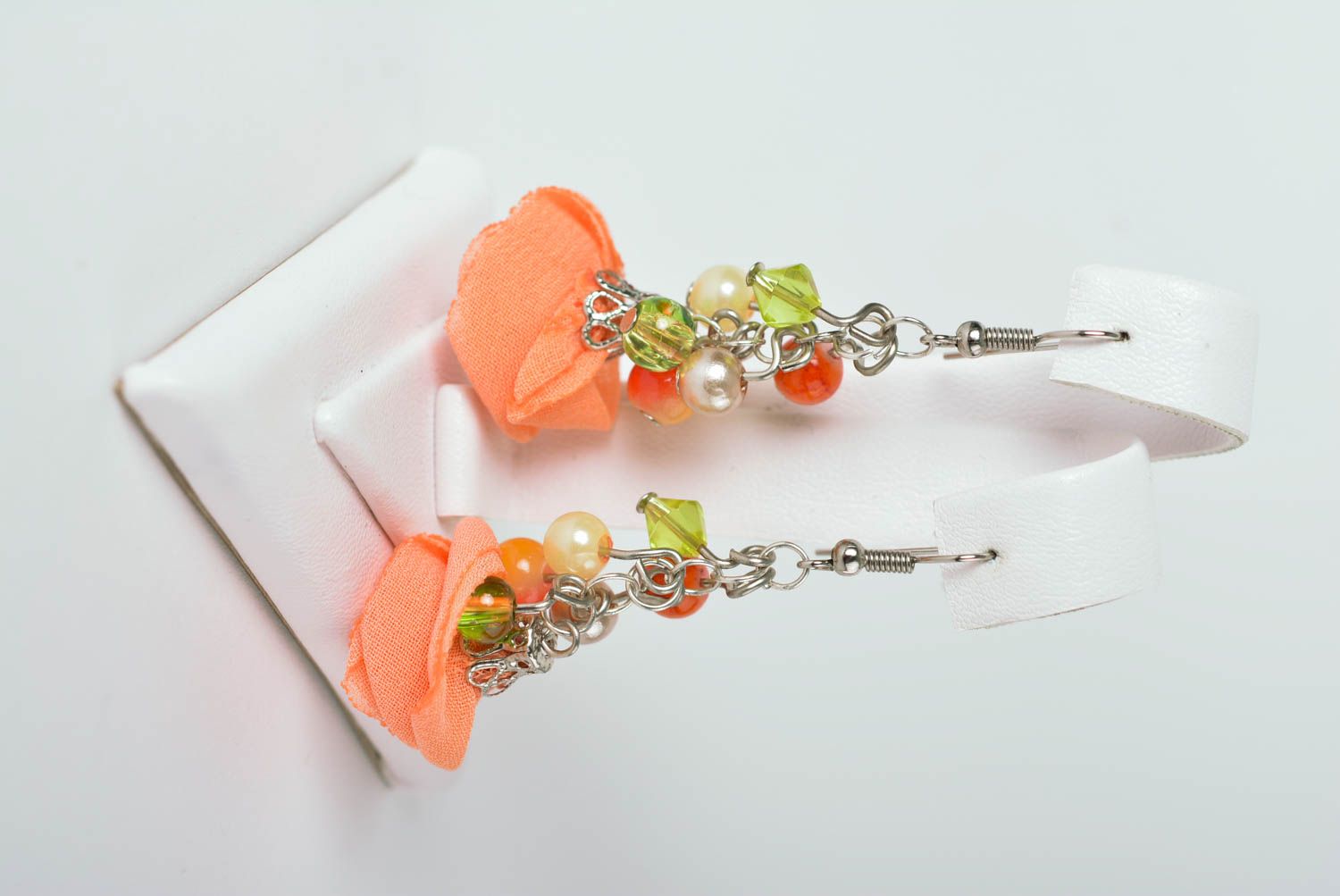 Boucles d'oreilles roses Bijou fait main tissu perles verre Accessoire femme photo 3