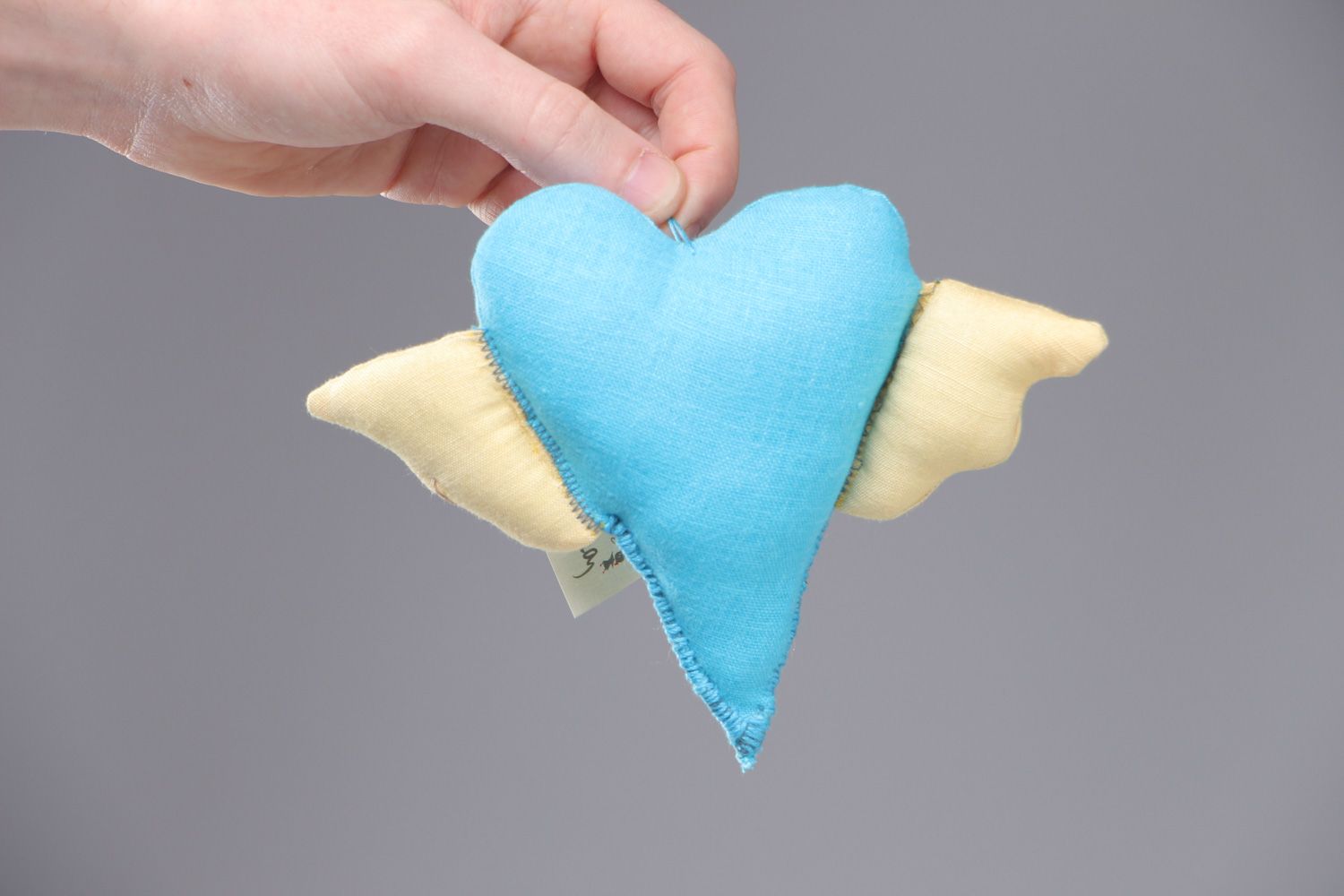 Подвеска сердце из ткани голубое с крыльями для дома  фото 3