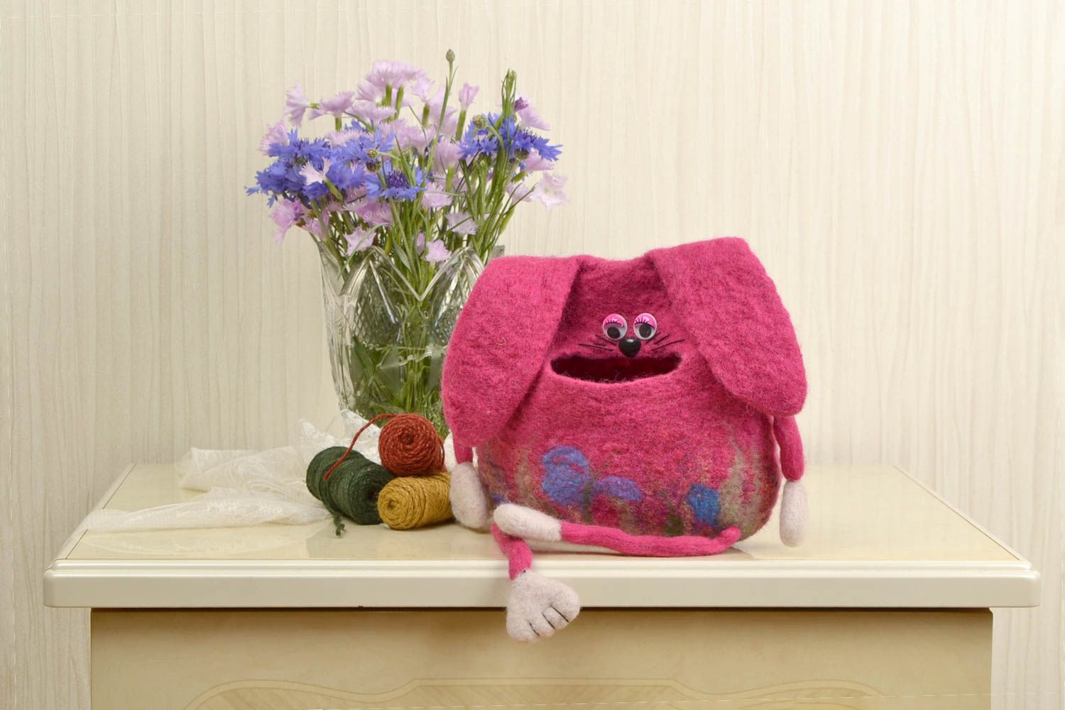 Rosafarbiges weiches handgemachtes Organizer aus Wolle für Haus lustiger Hase foto 1