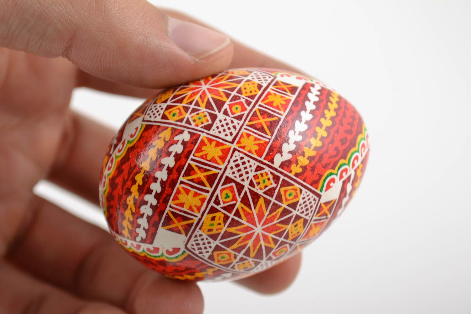 Huevo de Pascua hecho a mano pintado con símbolos foto 2