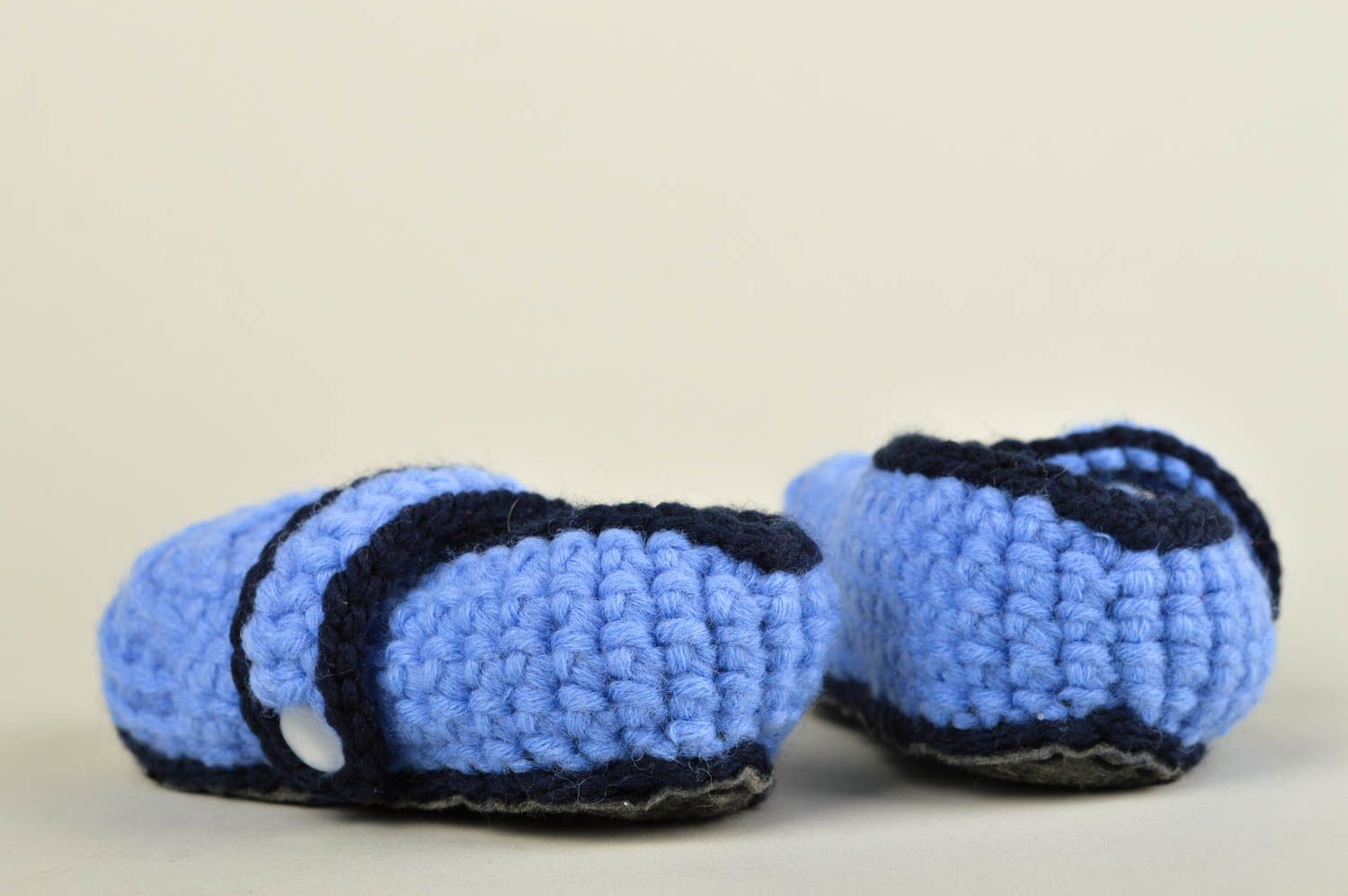 Chaussons bébé fait main Pantoufles tricot bleu laine coton Vêtement garçon photo 4