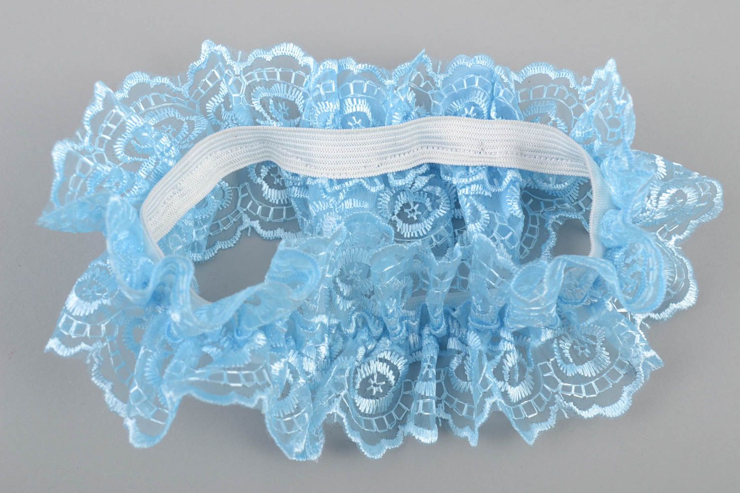 Jarretière de mariée bleue avec noeud en guipure faite main stylée élégante photo 5