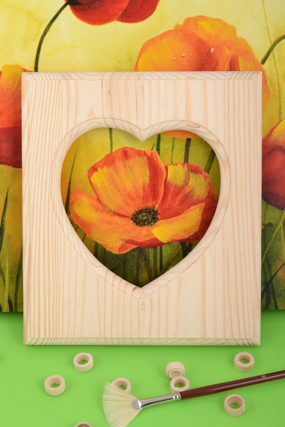 Сadre photo en bois à décorer avec serviettage fait main en forme de coeur photo 1