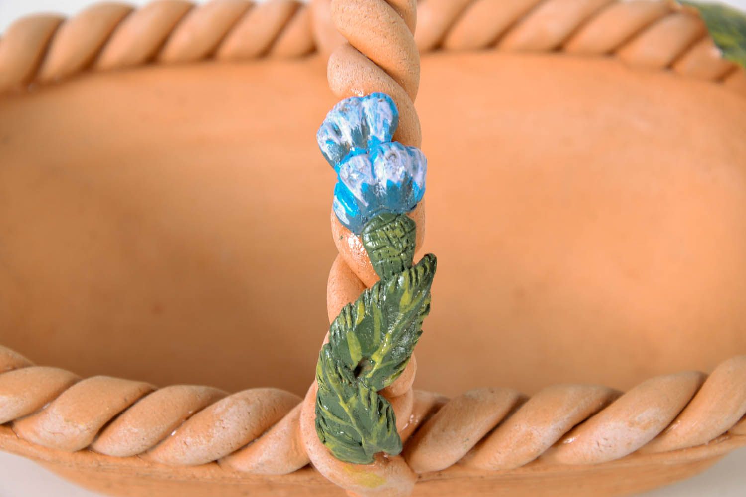 Vase panier décoratif en argile fait main photo 4