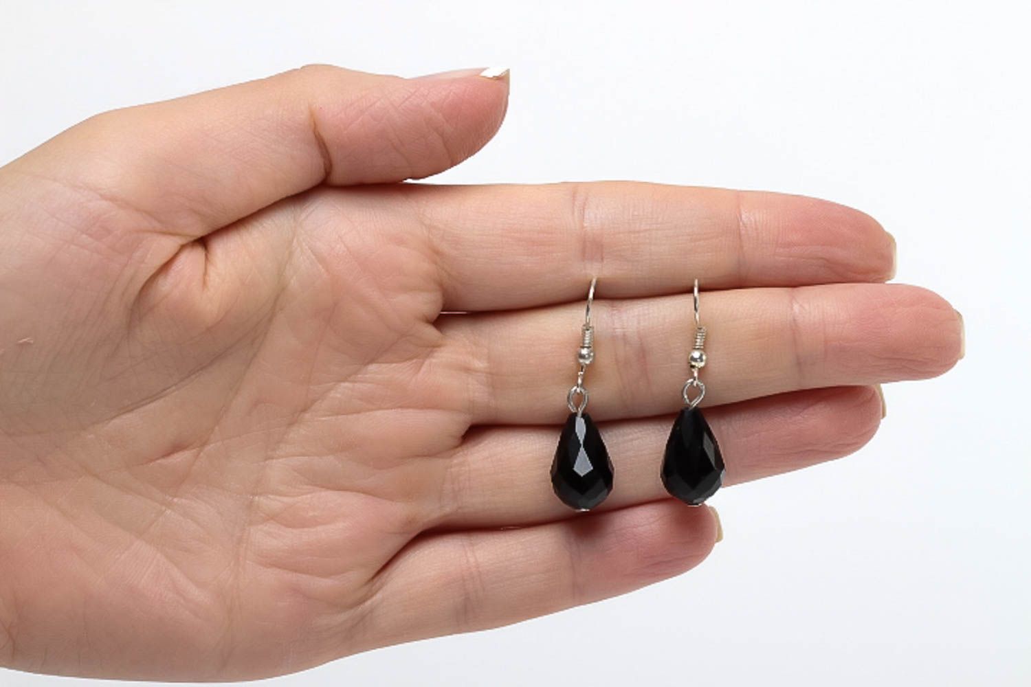 Boucles d'oreilles pendantes Bijou fait main noires en cristal Cadeau femme photo 5