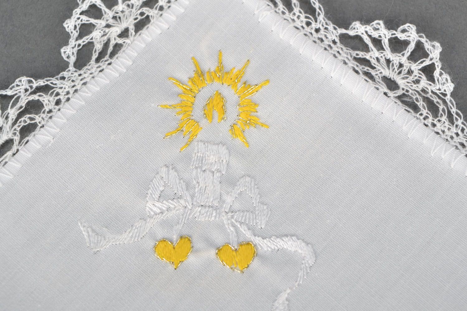 White handmade handkerchief photo 4