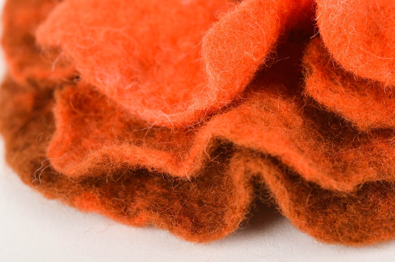 Broche fleur orange Bijou fait main grosse en laine feutrée Cadeau femme photo 4