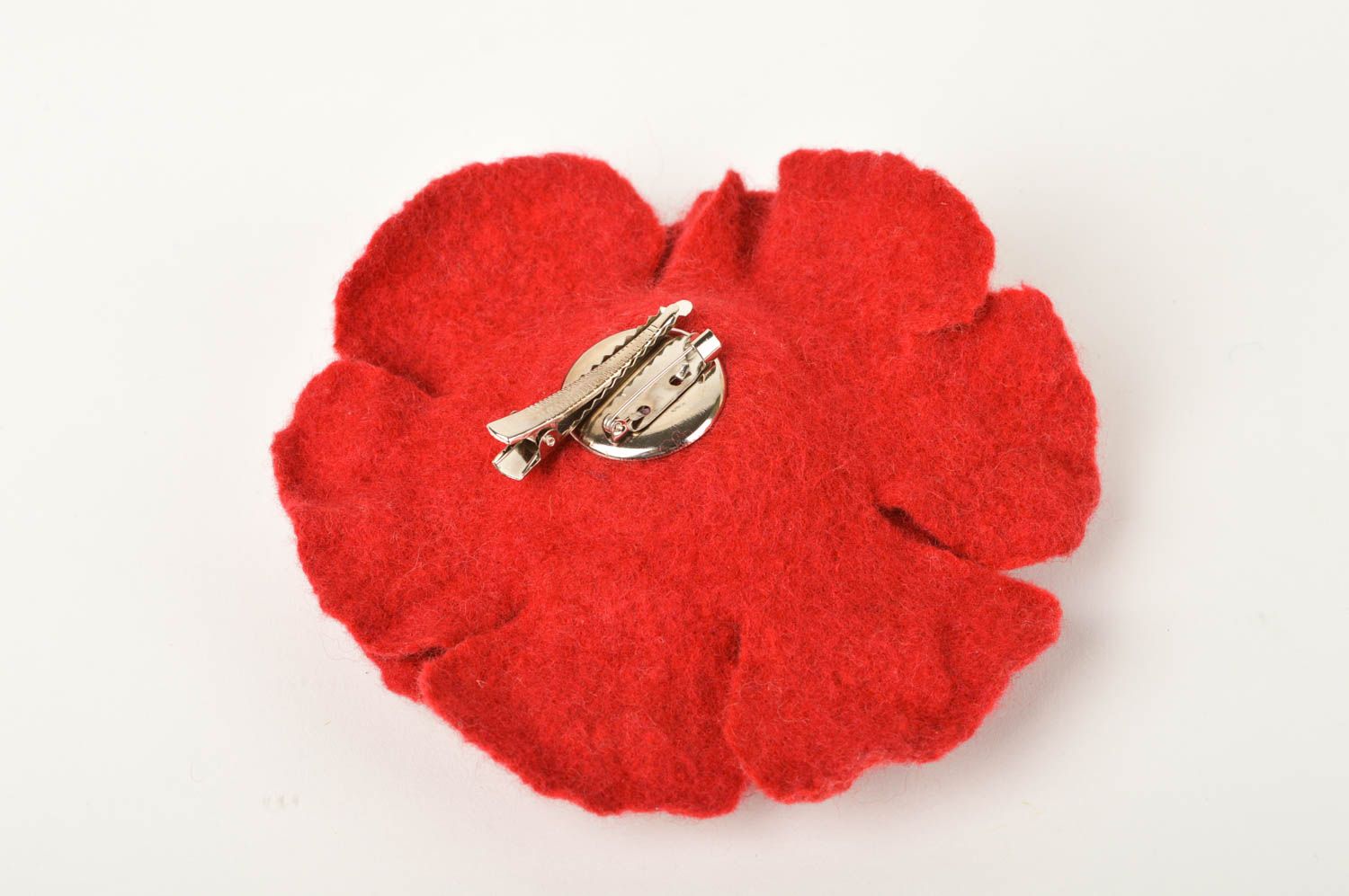 Broche Barrette fleur faite main rouge en laine feutrée Accessoire femme photo 5