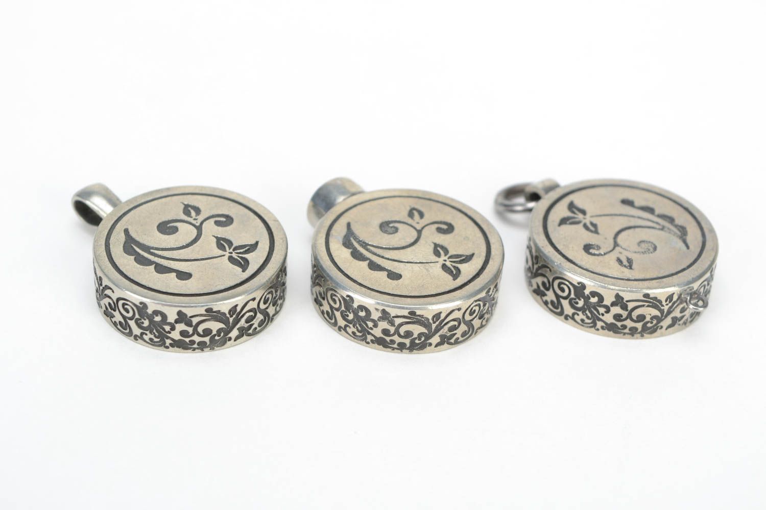 Accessories for creative work set of 3 pieces metal handmade pendants photo 2