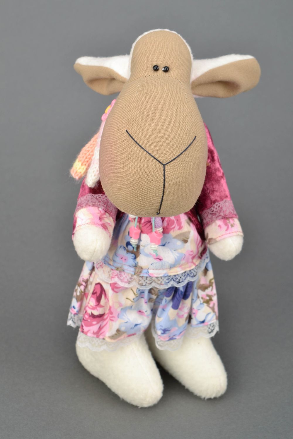 Muñeca artesanal ovejita de peluche  foto 1