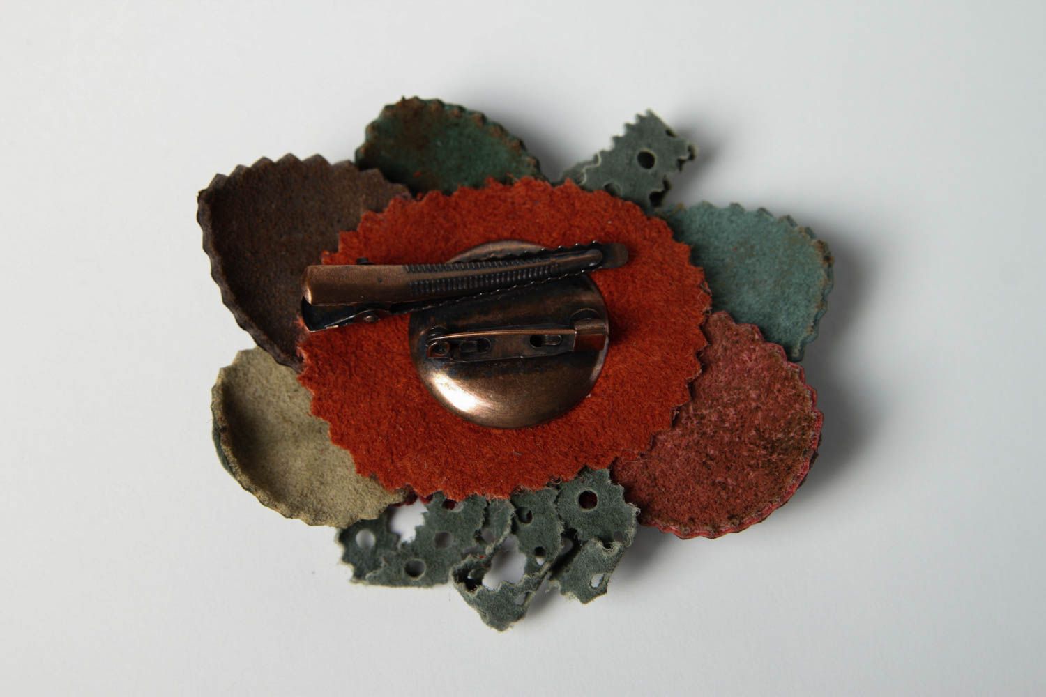 Broche Barrette en cuir faite main originale fleur rouge Accessoire femme photo 5