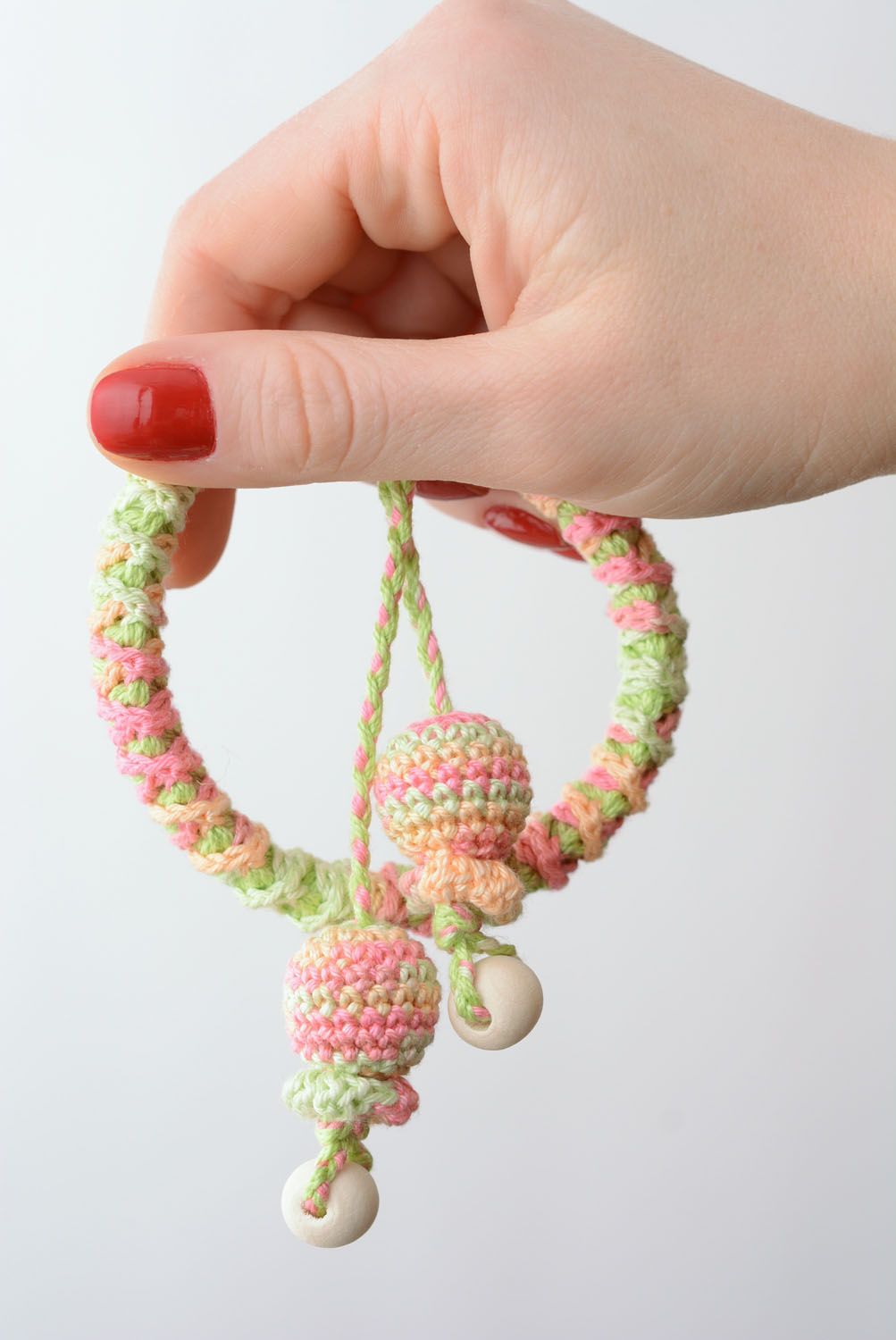 Pulseira em croché artesanal trançada para mães  foto 5