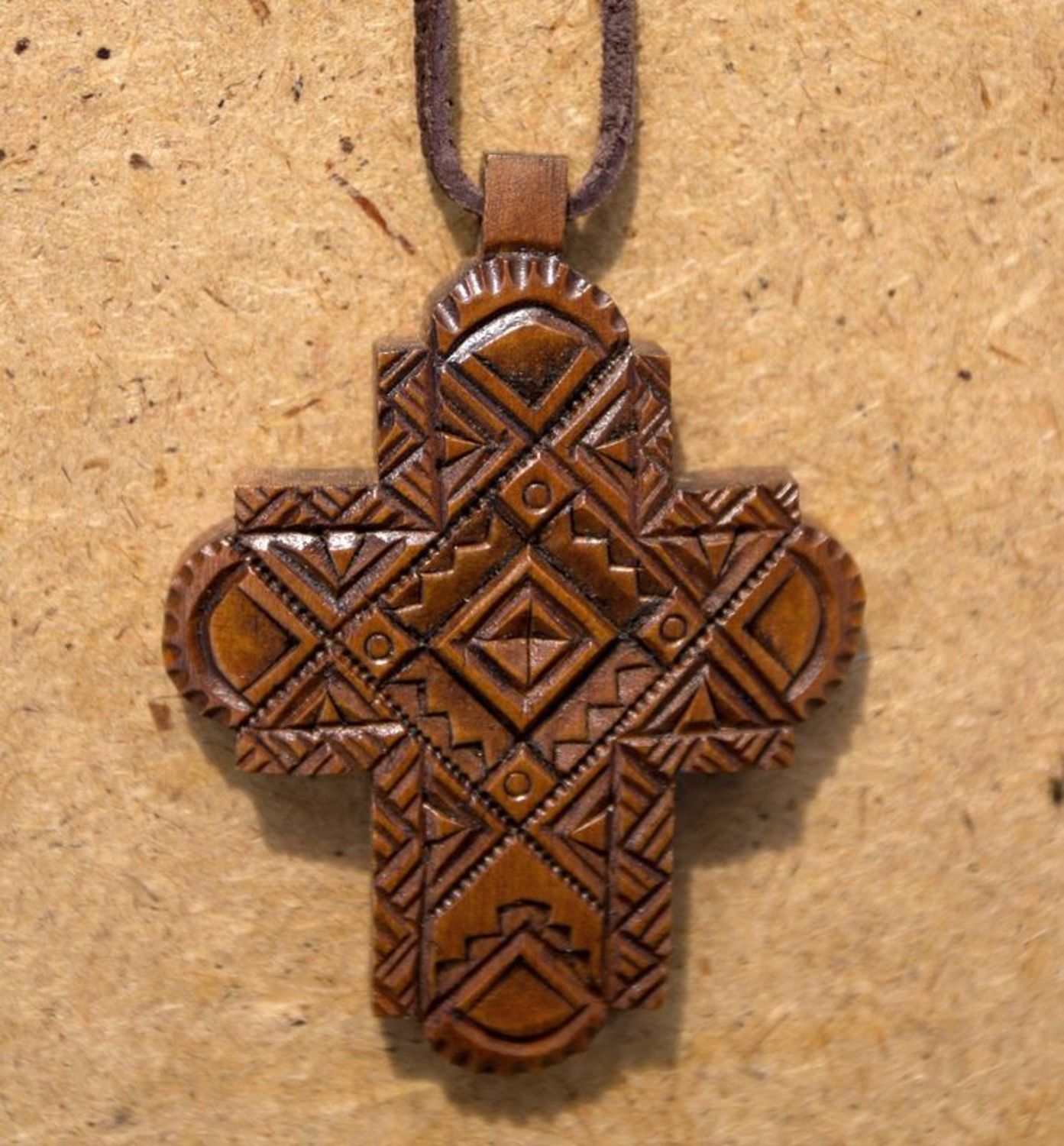 Деревянный крестик фото 1