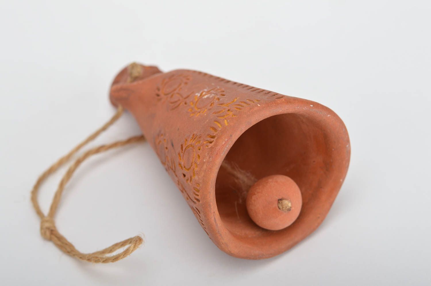 Campana de cerámica original étnica hecha a mano elemento decorativo pastor foto 2