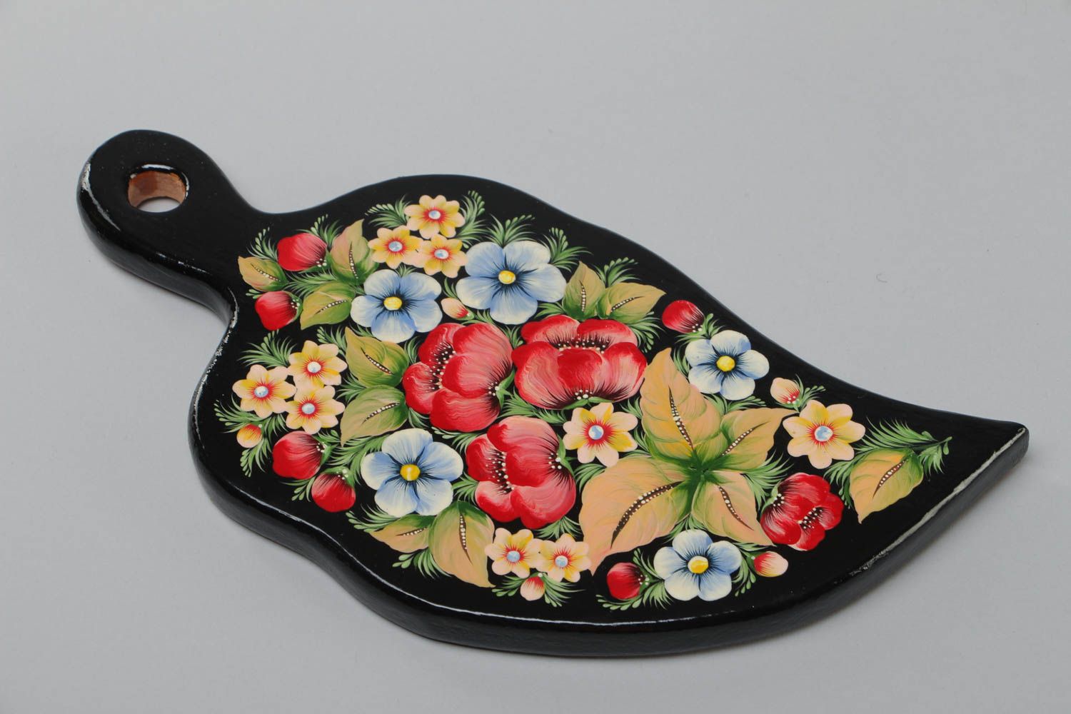 Tabla de cortar decorada hecha a mano de madera pintada al óleo con flores foto 2