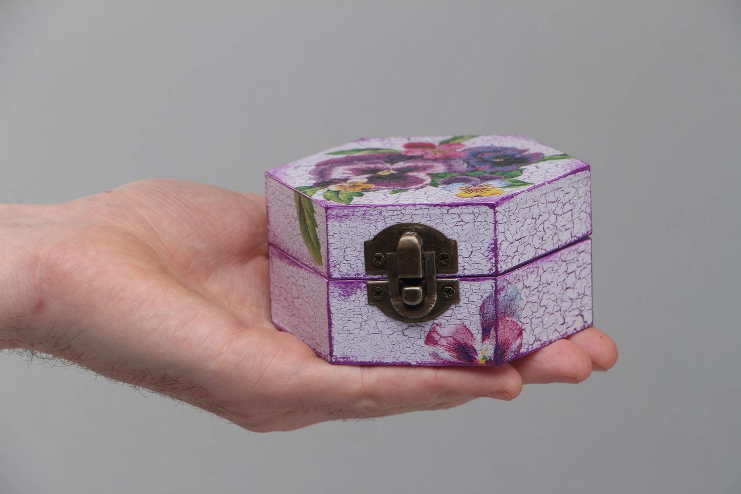 Boîte en bois décorative faite main originale peinte violette avec image fleurs photo 4