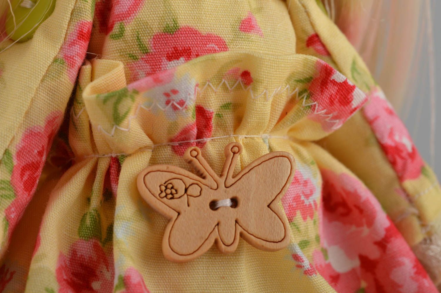 Игрушка ручной работы текстильная кукла в платье декор для дома мягкая красивая фото 4