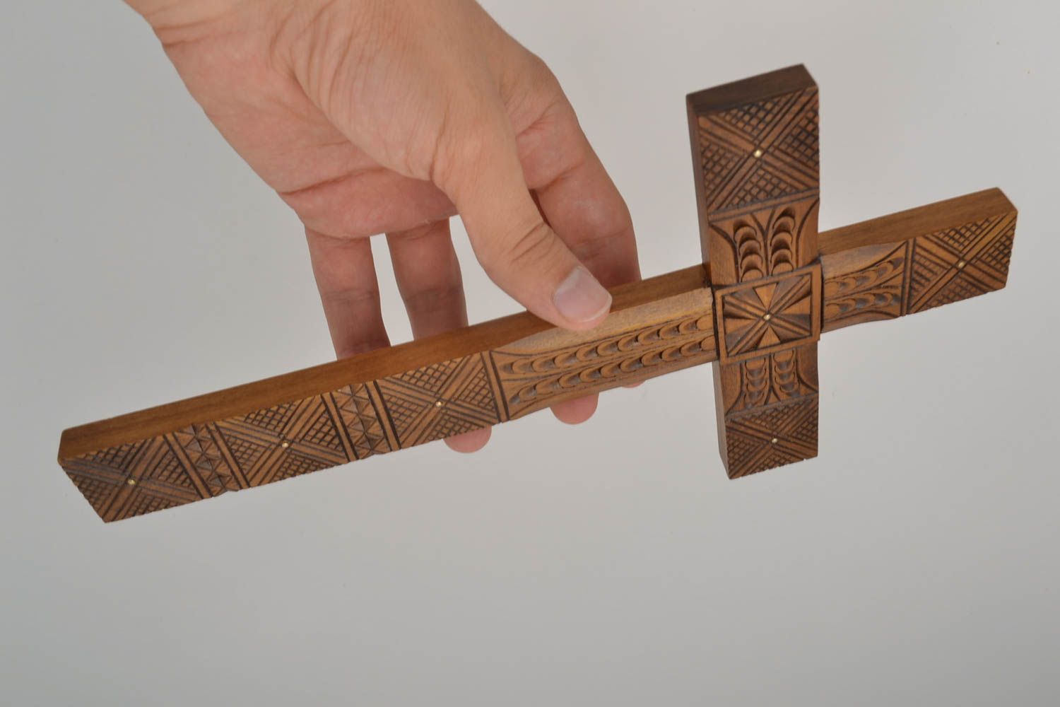 Cruz tallada hecha a mano incrustada artesanía en madera decoración de pared  foto 5